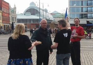 Vågar du gå under stegen? – Traditionellt firande av anti-vidskeplighetsdagen fredagen den 13:e.