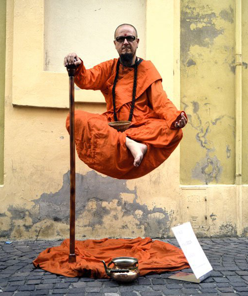Svävande munk